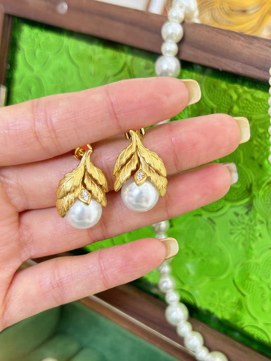 Capture French romance with our elegant wheat ear earrings, adding a touch of grace to your look.