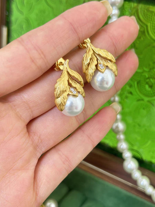 Capture French romance with our elegant wheat ear earrings, adding a touch of grace to your look.